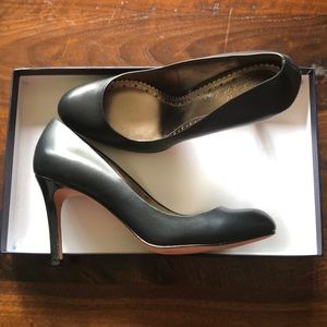 Navy Brooks Brothers heels-still in box